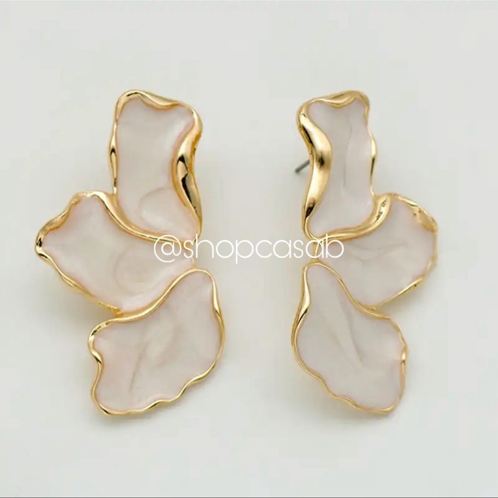 NEW to CASA B💫 The Gia Golden Trim Marbled Ivory Resin Petal Dainty Earrings